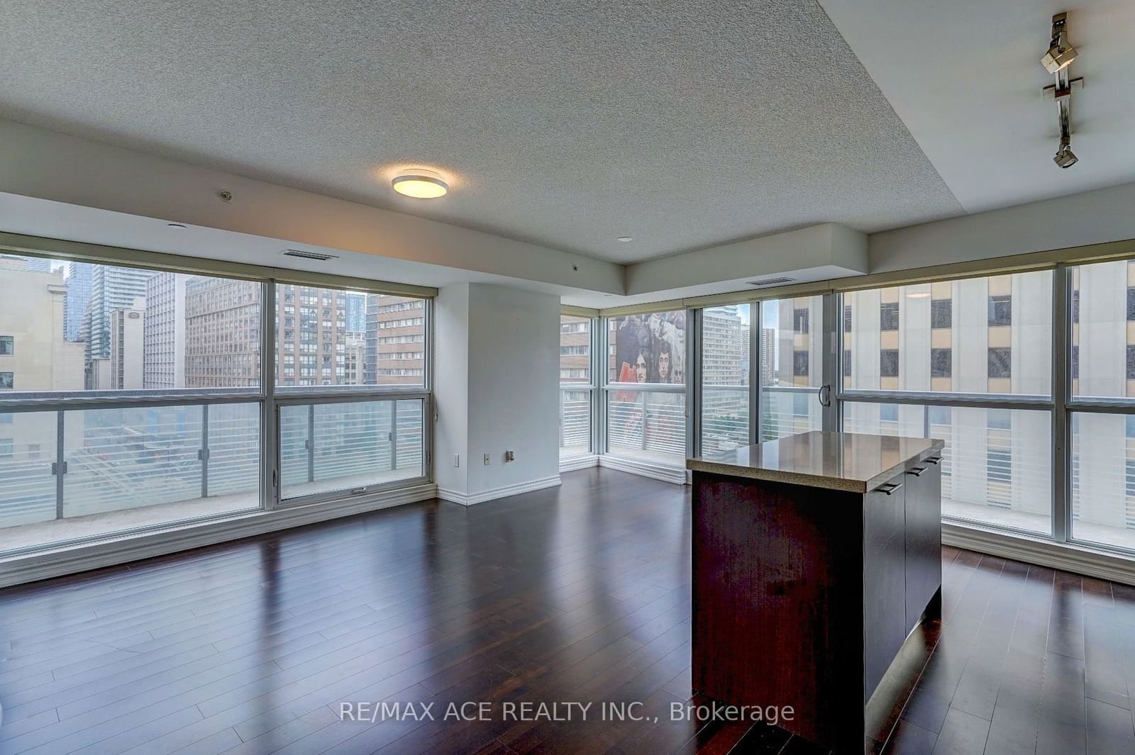 386 Yonge St, unit 702 for sale - image #17