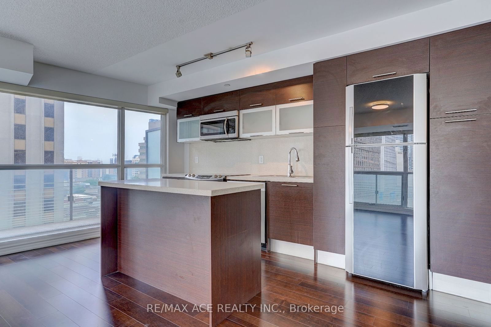 386 Yonge St, unit 702 for sale - image #19