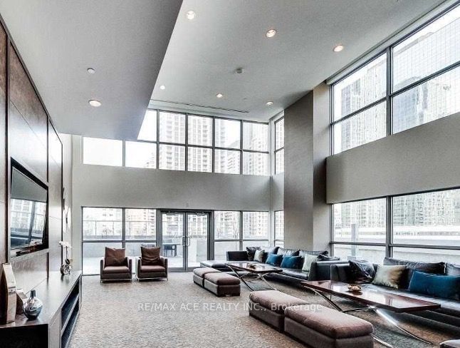 386 Yonge St, unit 702 for sale - image #29