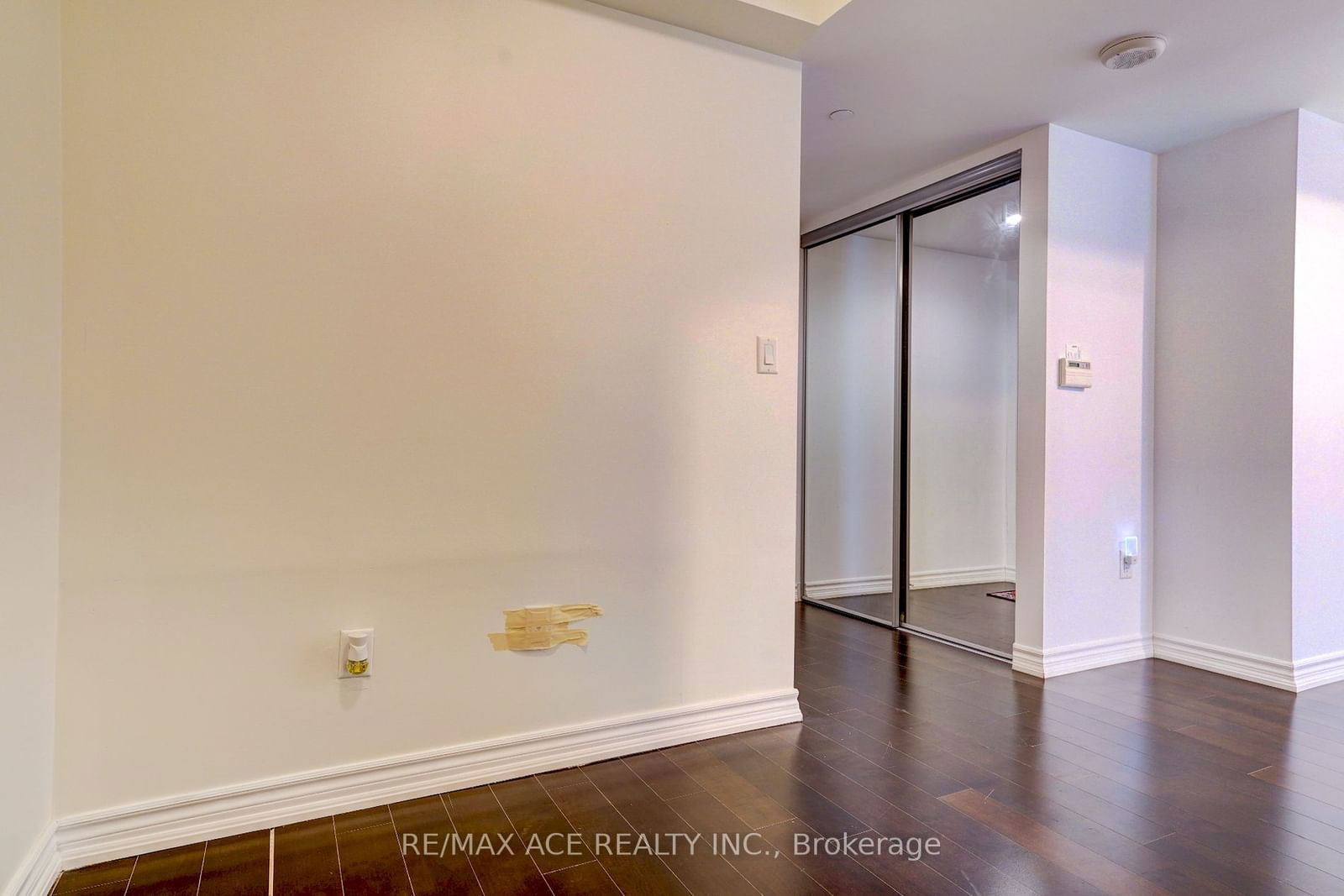 386 Yonge St, unit 702 for sale - image #5