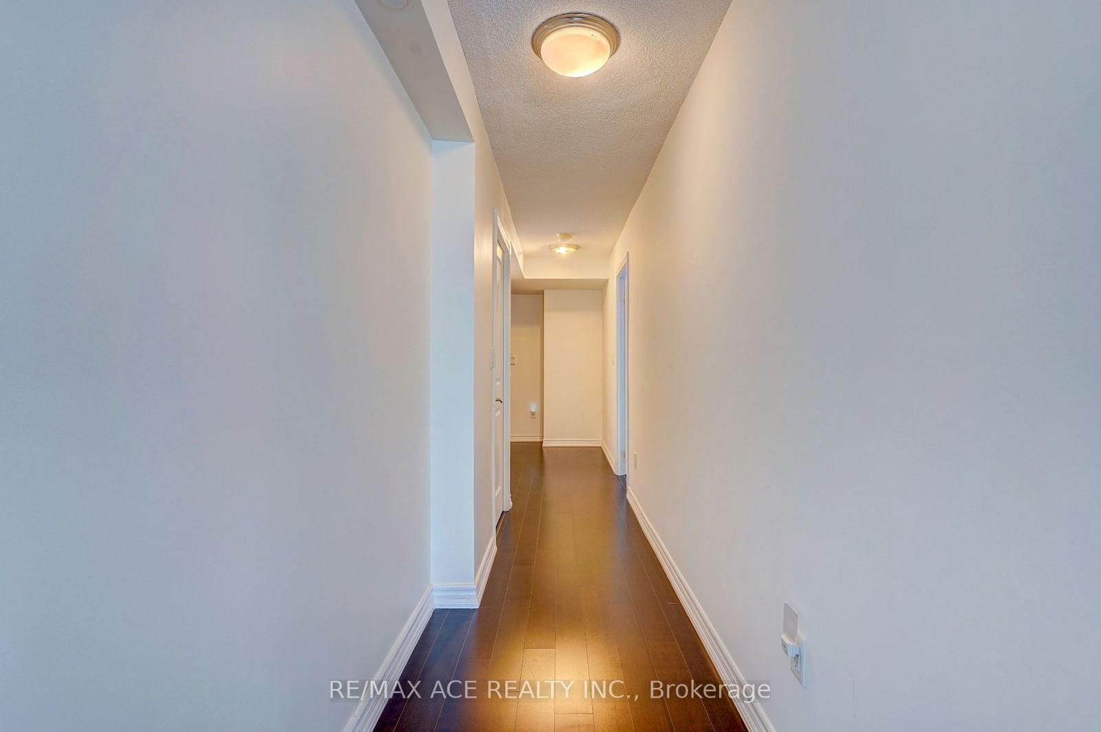 386 Yonge St, unit 702 for sale - image #6