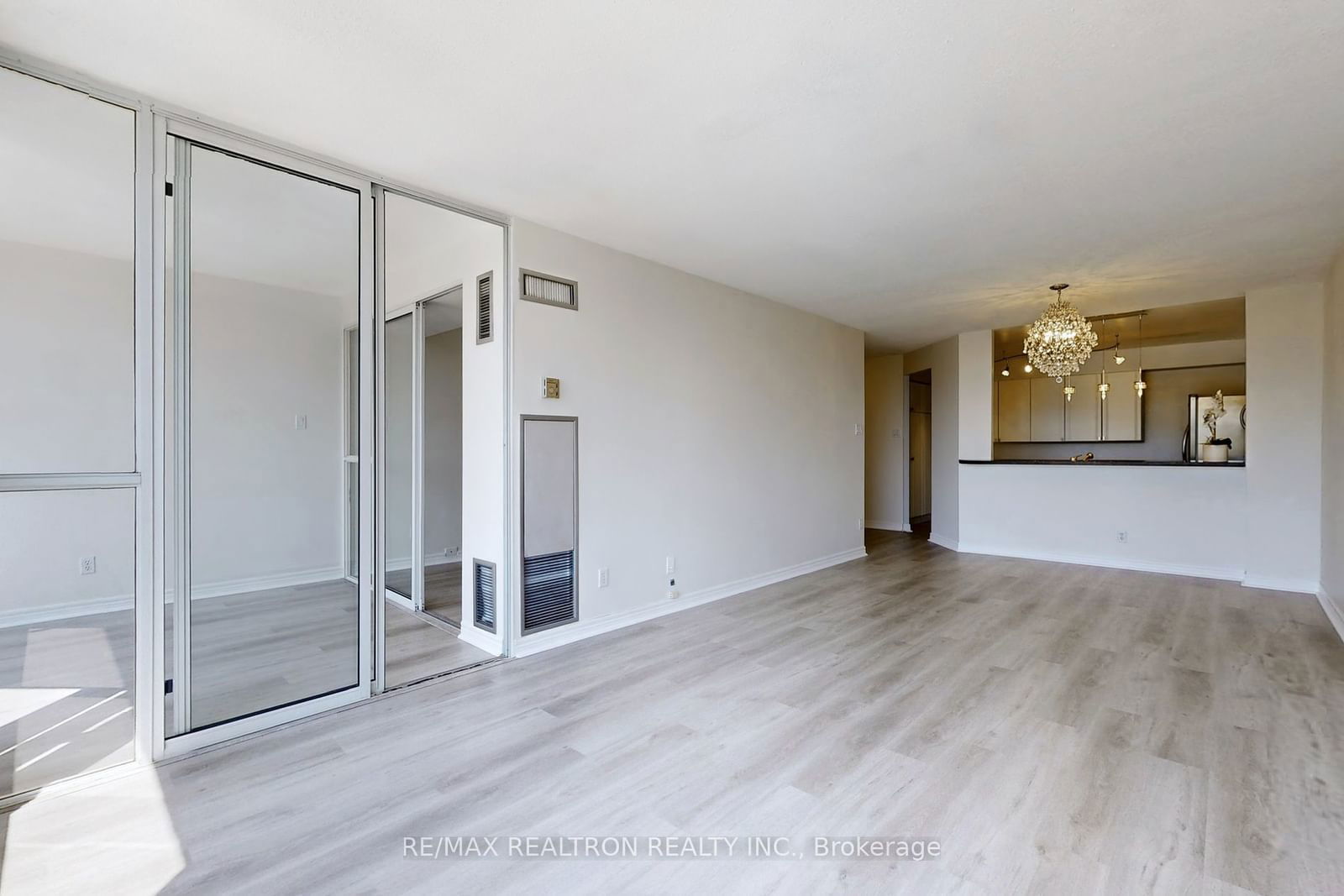 1131 Steeles Ave W, unit 407 for rent - image #11