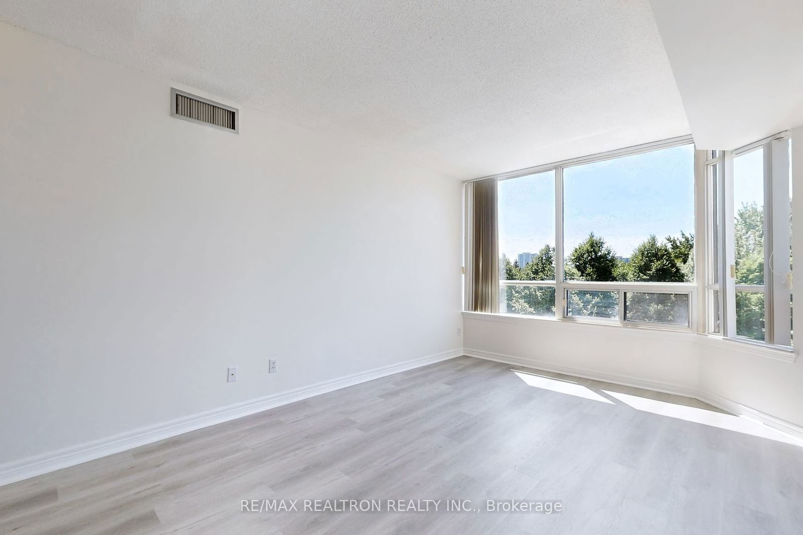 1131 Steeles Ave W, unit 407 for rent - image #15