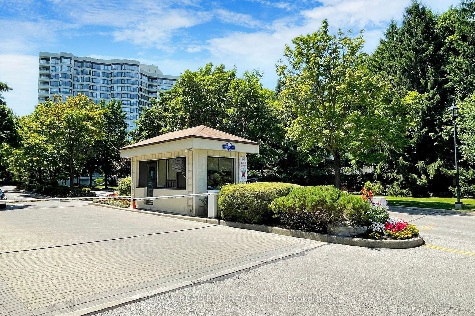 1131 Steeles Ave W, unit 407 for rent - image #2