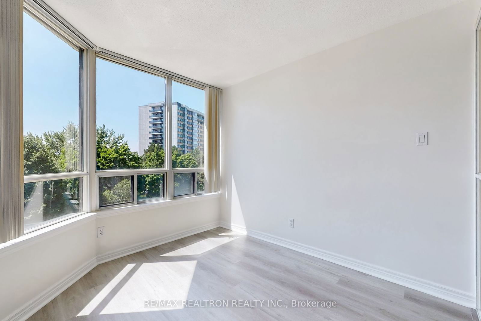 1131 Steeles Ave W, unit 407 for rent - image #25