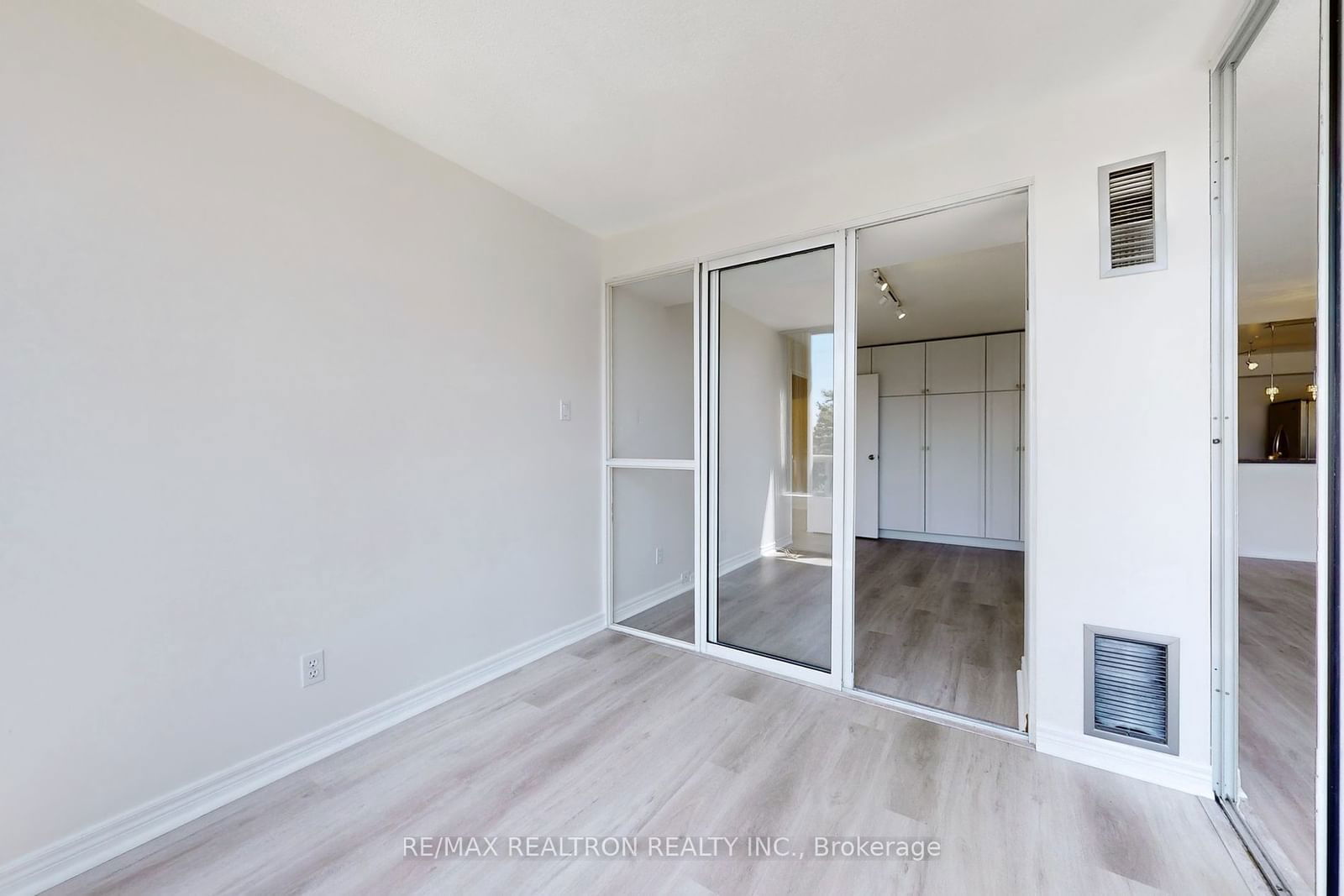 1131 Steeles Ave W, unit 407 for rent - image #28