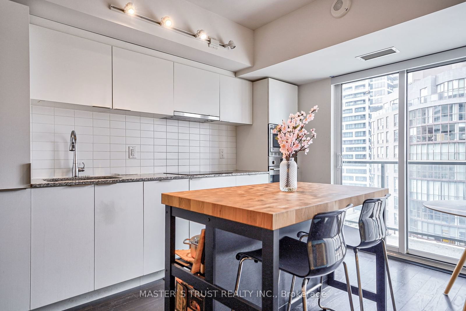 955 Bay St, unit 2301 for rent - image #8