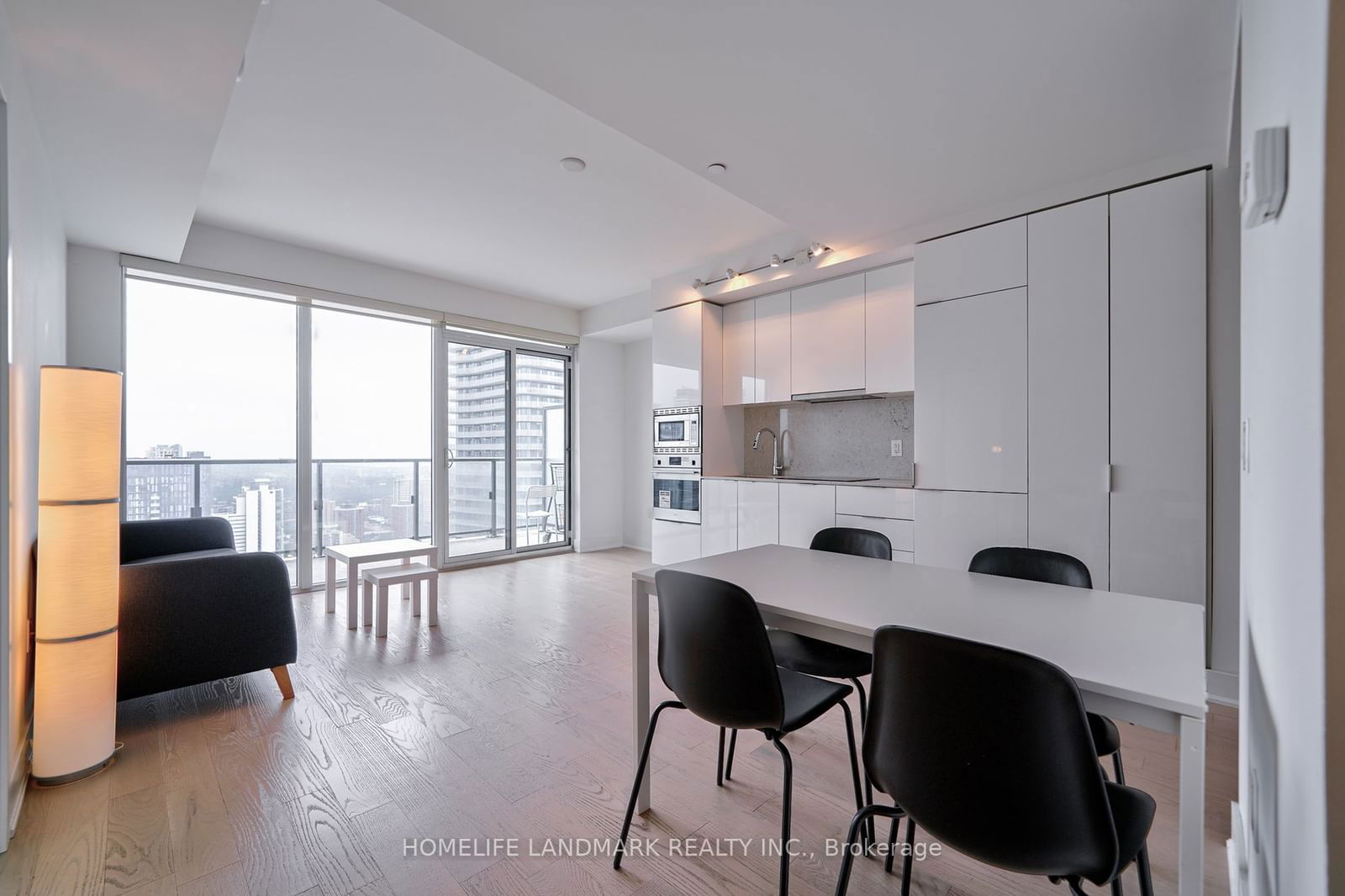 955 Bay St, unit 3801 for rent - image #1