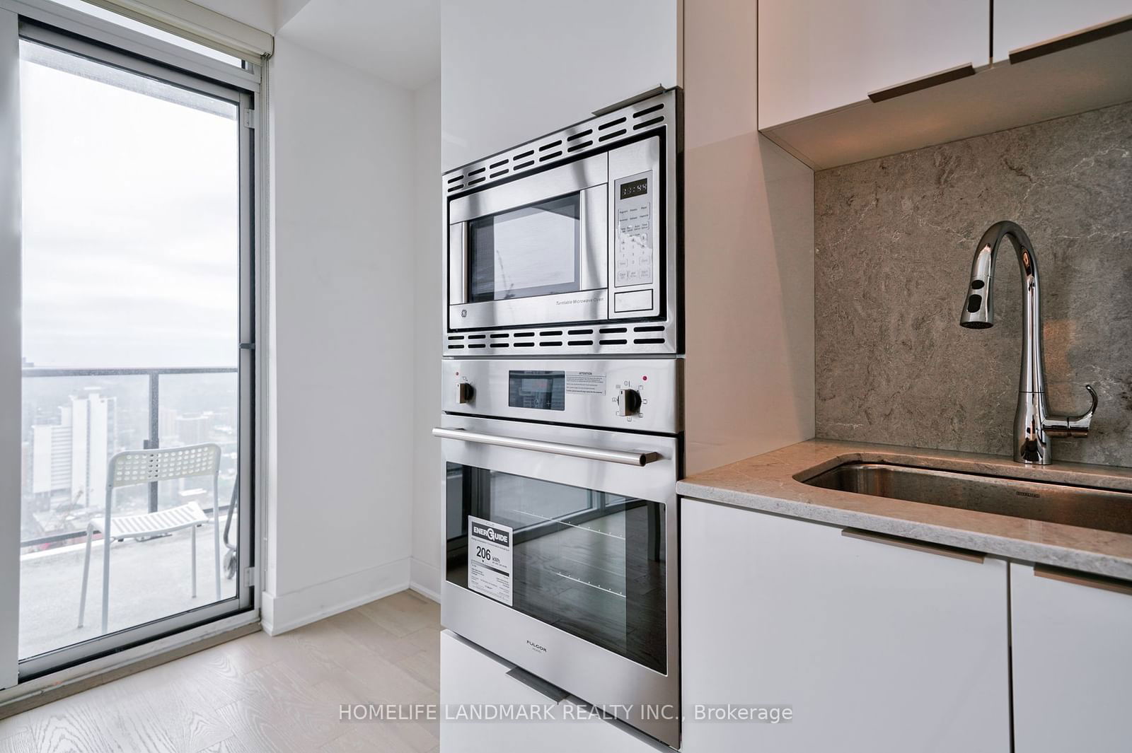 955 Bay St, unit 3801 for rent - image #4