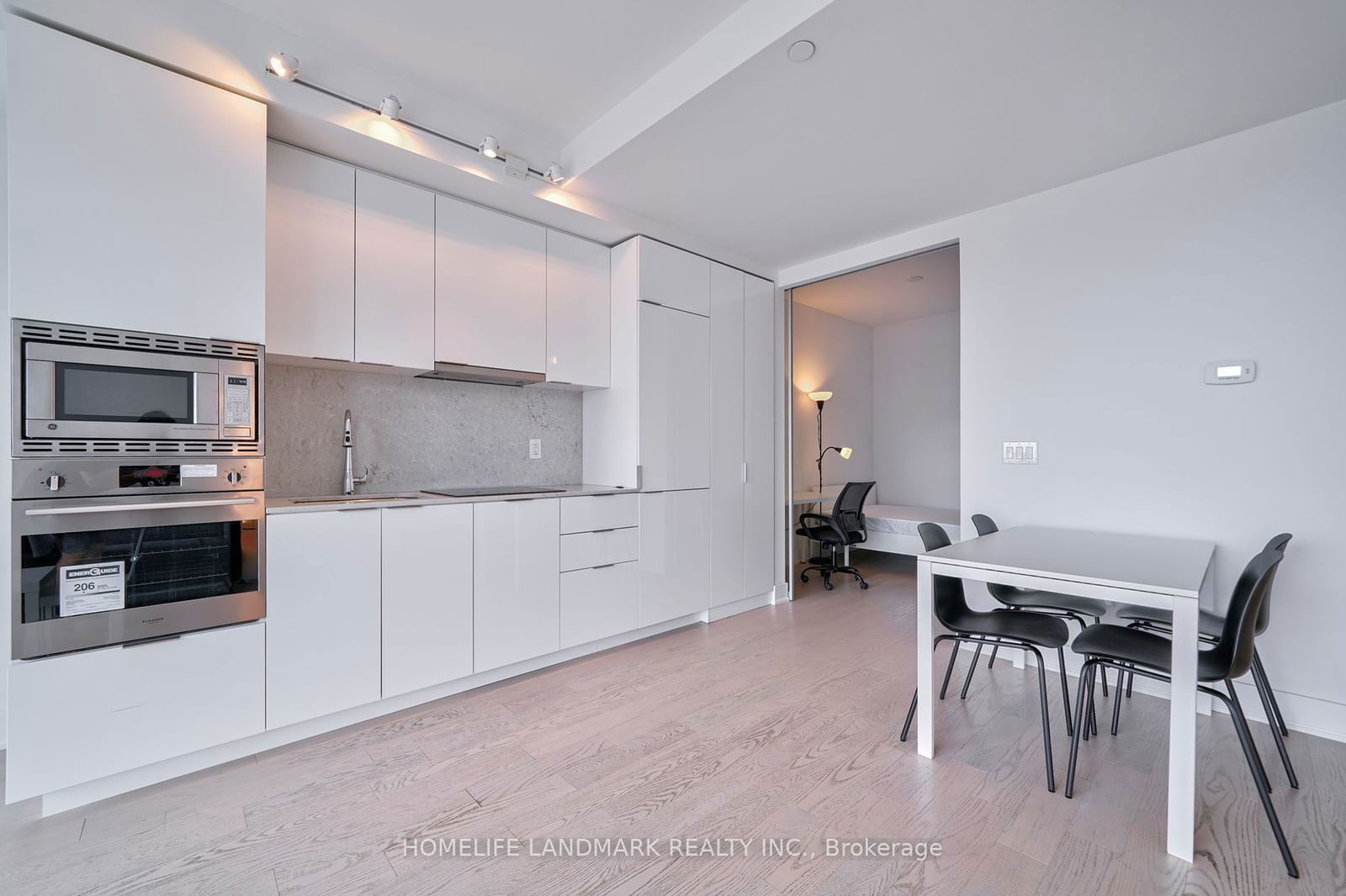 955 Bay St, unit 3801 for rent - image #9