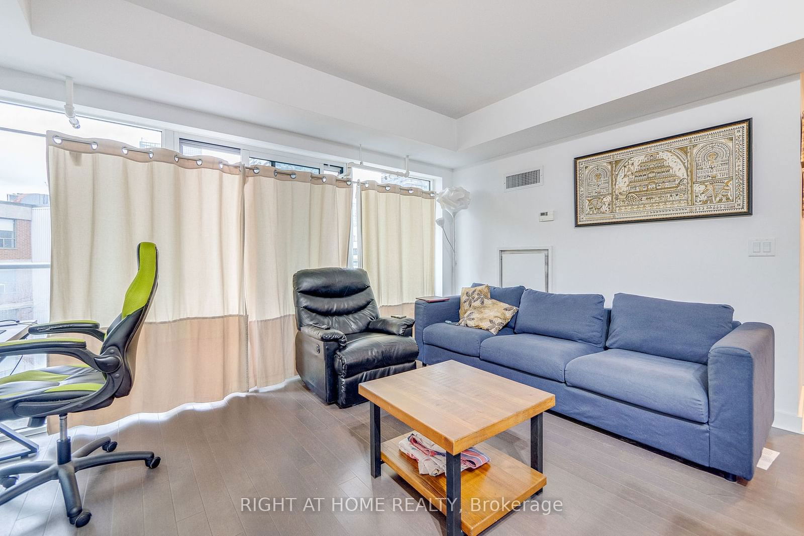 58 Orchard View Blvd, unit 1707 for sale