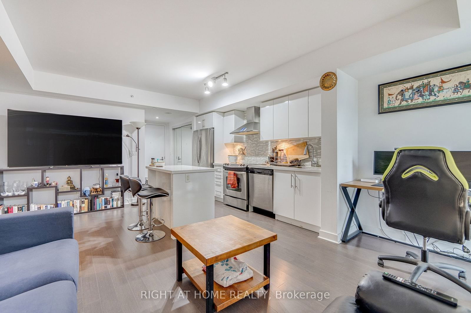 58 Orchard View Blvd, unit 1707 for sale