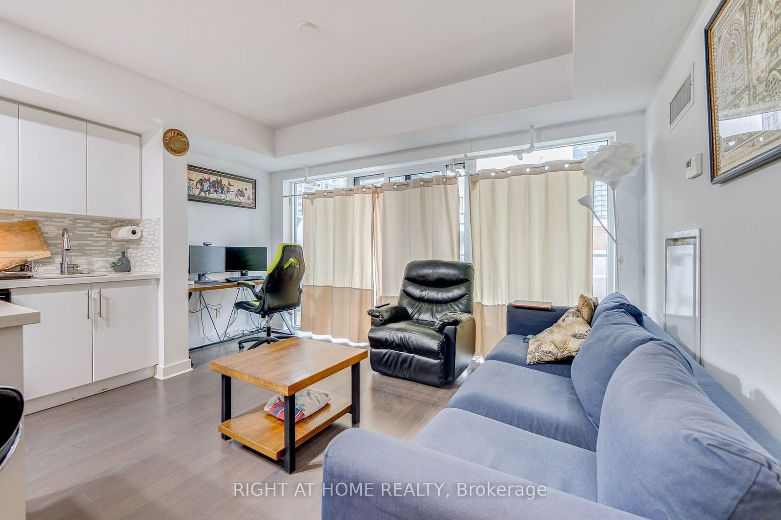 58 Orchard View Blvd, unit 1707 for sale - image #14