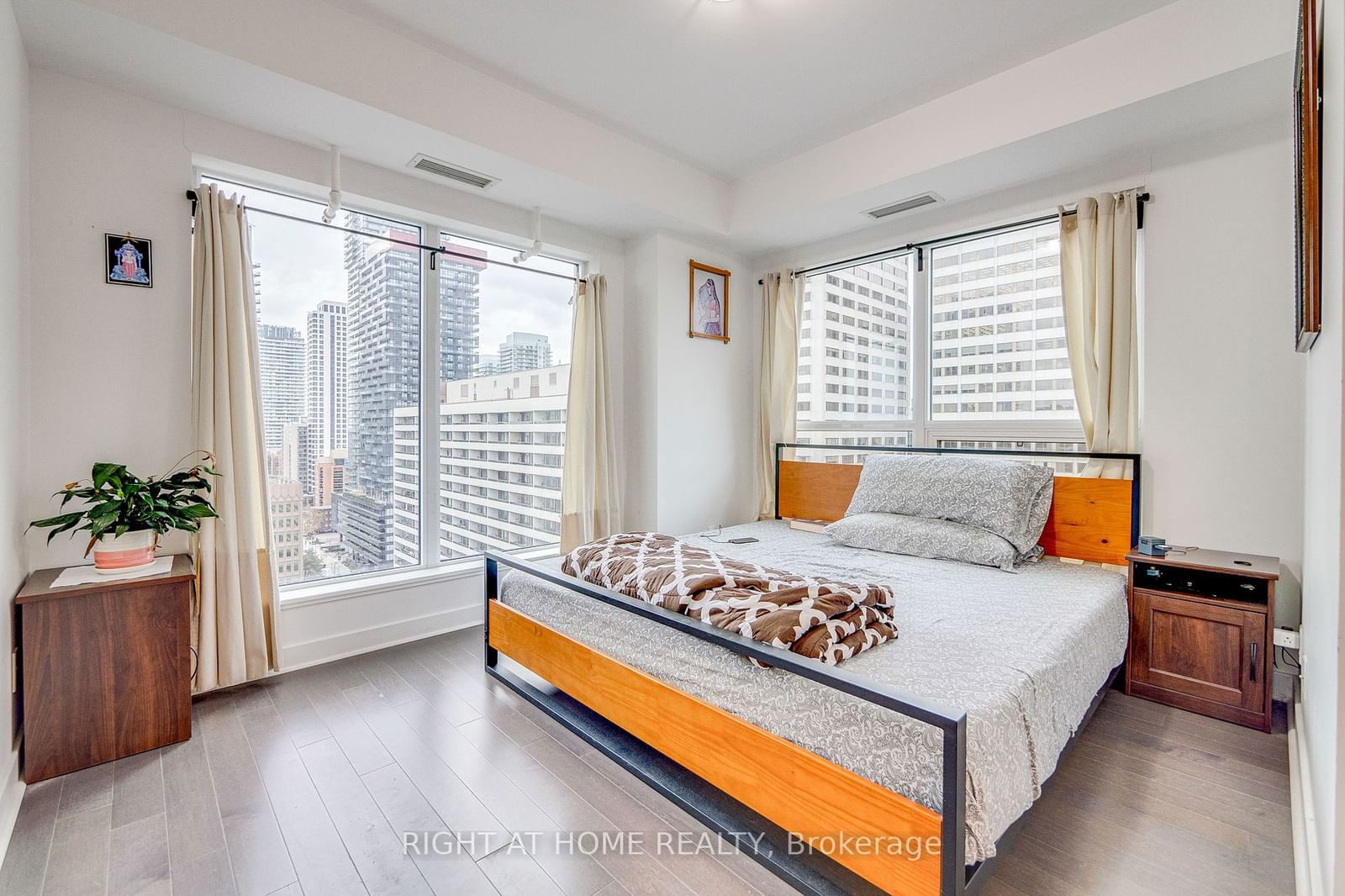 58 Orchard View Blvd, unit 1707 for sale - image #21