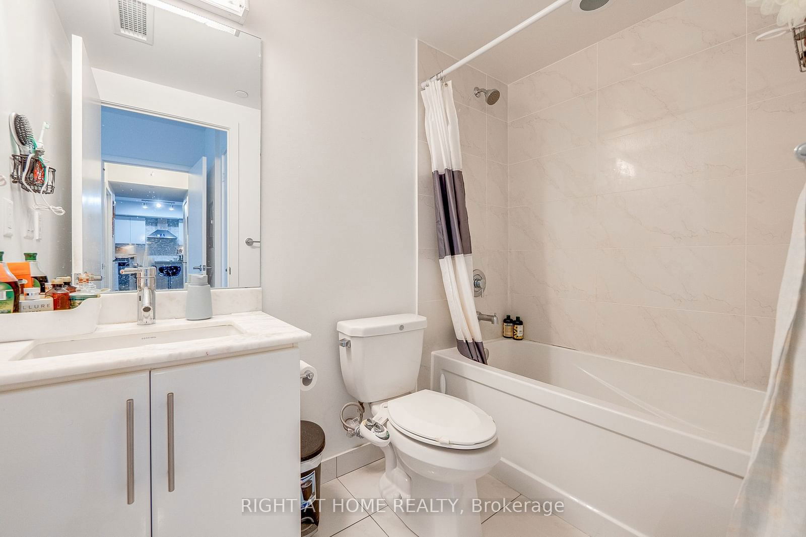 58 Orchard View Blvd, unit 1707 for sale - image #23