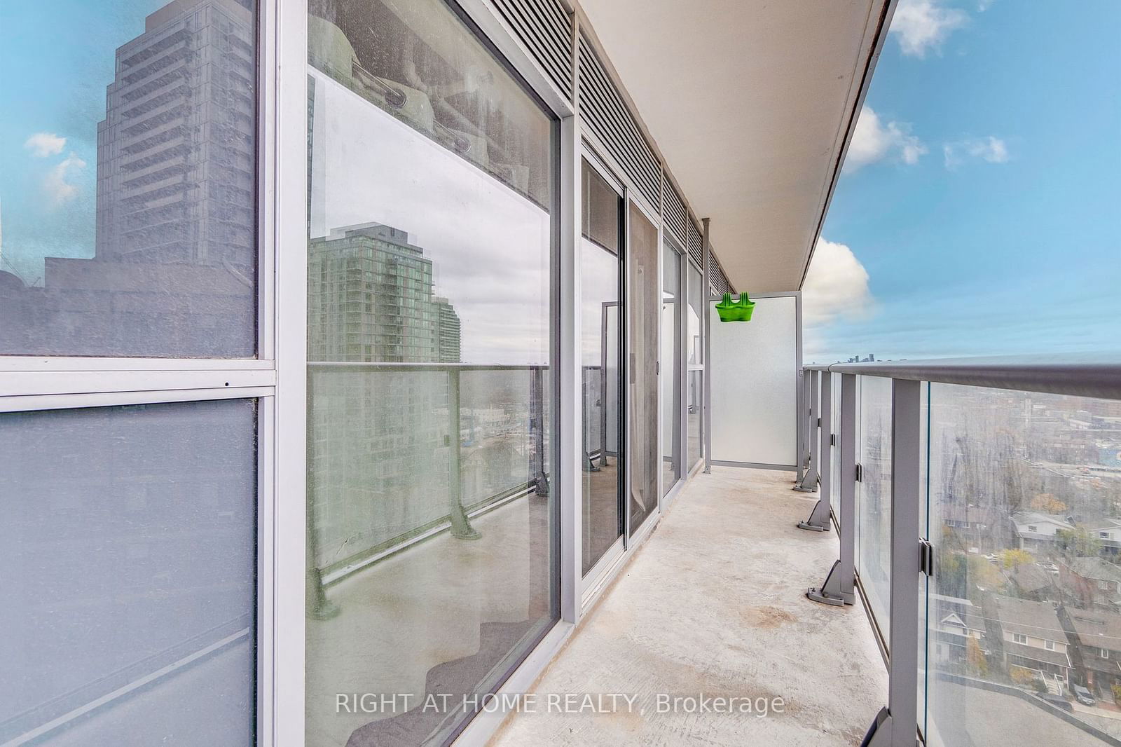 58 Orchard View Blvd, unit 1707 for sale