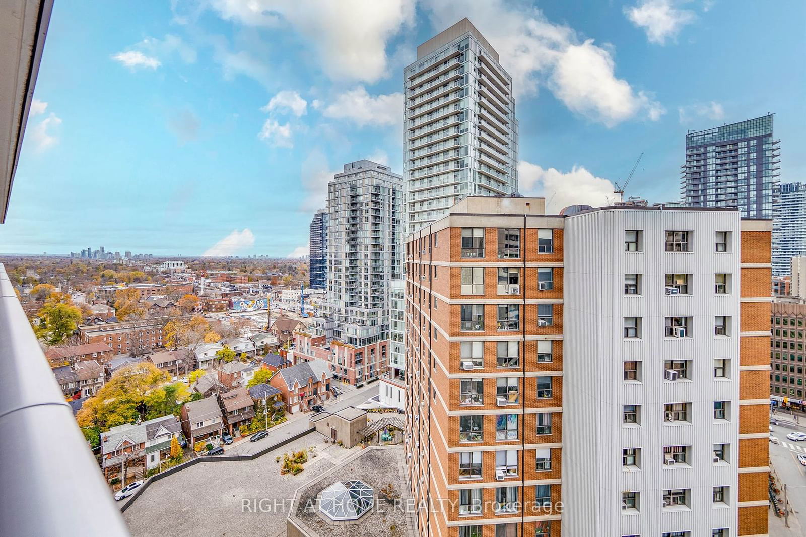 58 Orchard View Blvd, unit 1707 for sale