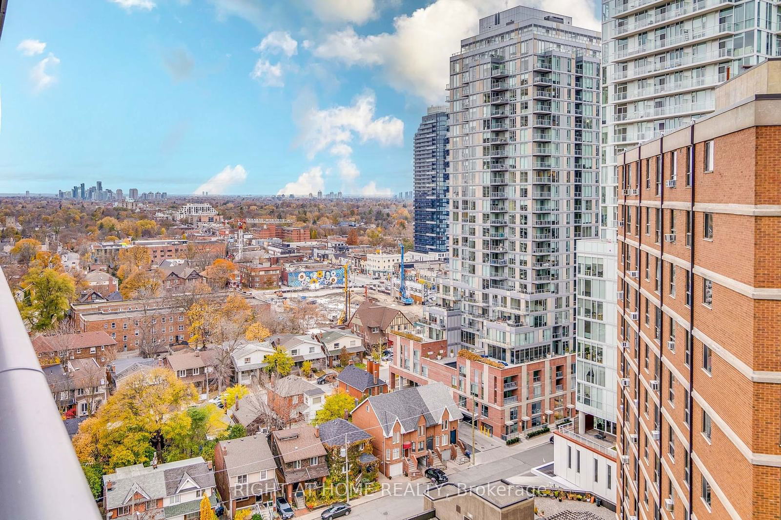 58 Orchard View Blvd, unit 1707 for sale