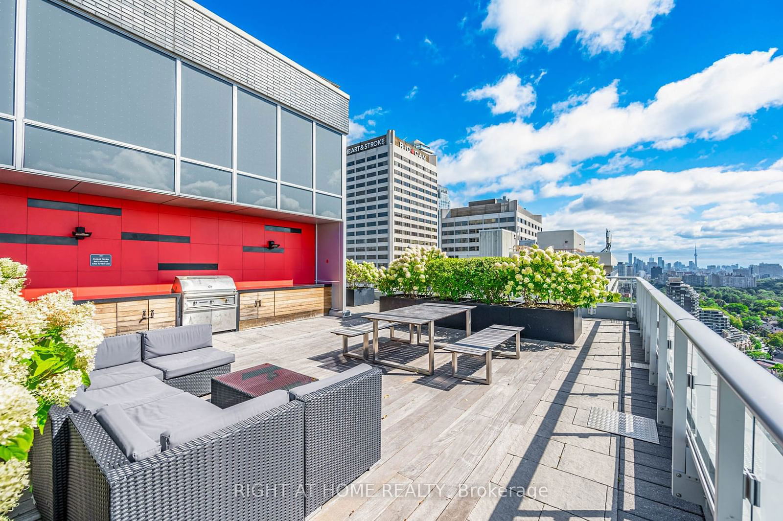 58 Orchard View Blvd, unit 1707 for sale