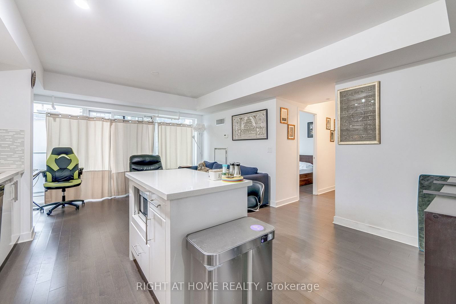 58 Orchard View Blvd, unit 1707 for sale - image #7