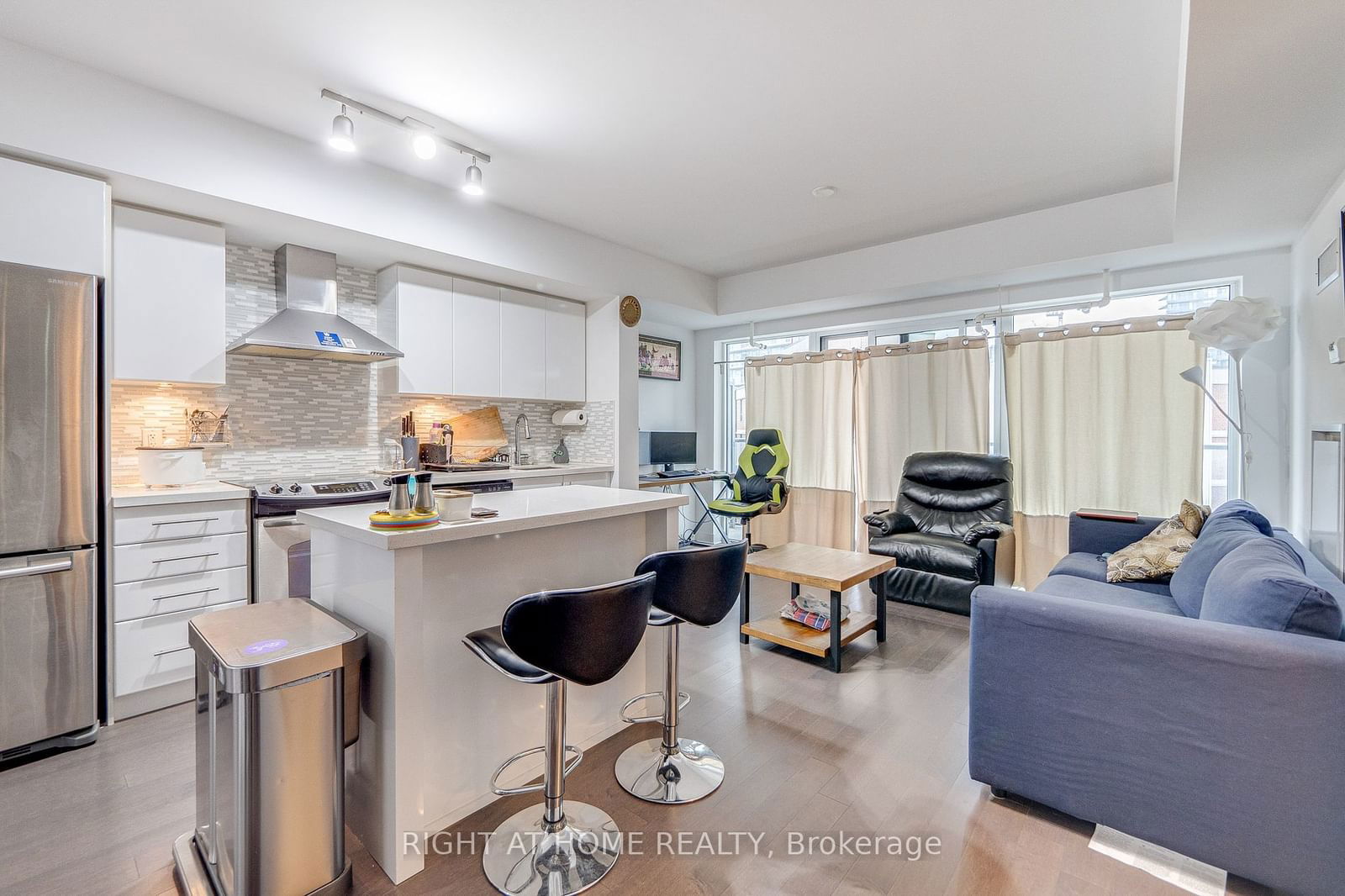 58 Orchard View Blvd, unit 1707 for sale - image #8