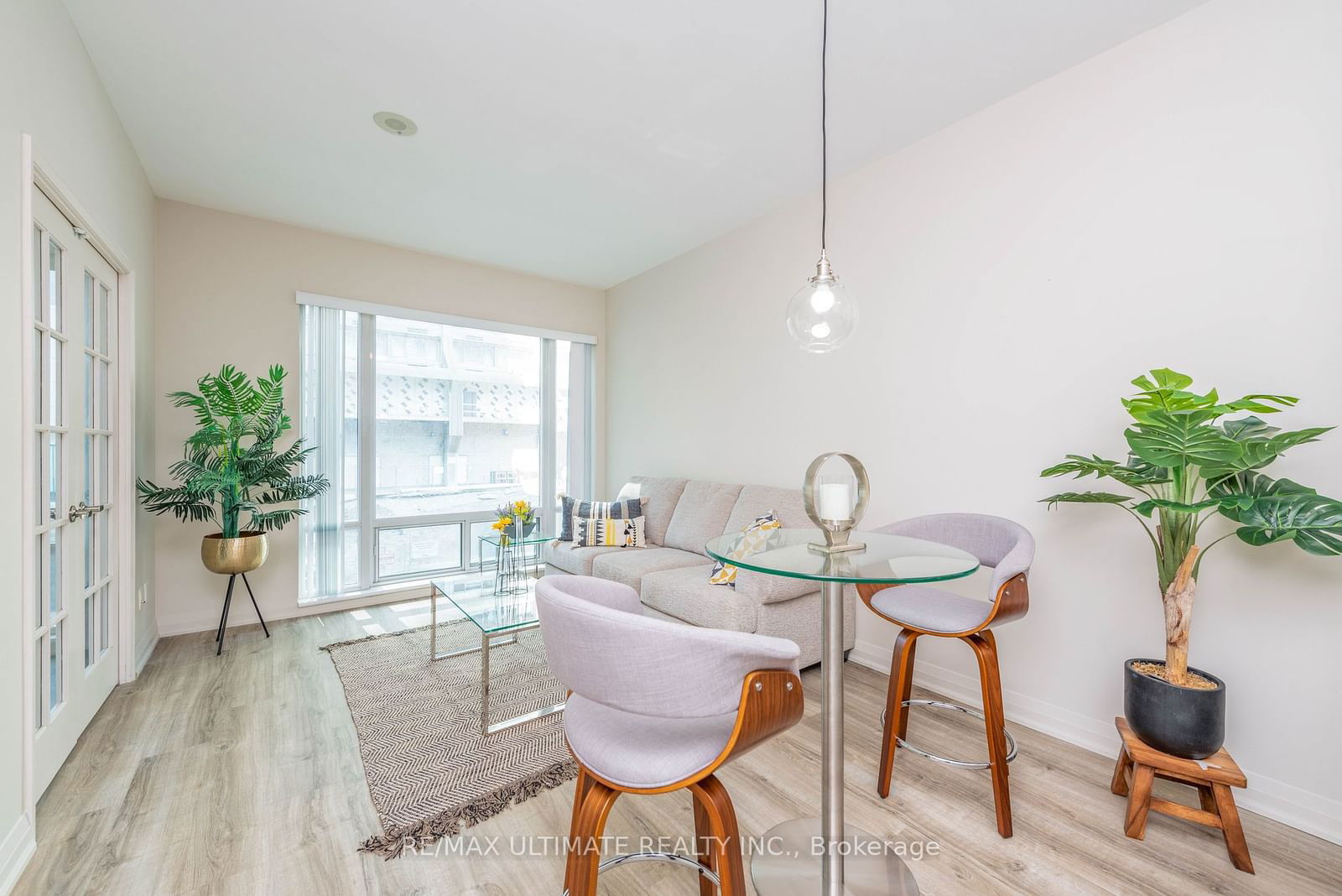 1121 Bay St, unit 202 for rent - image #5