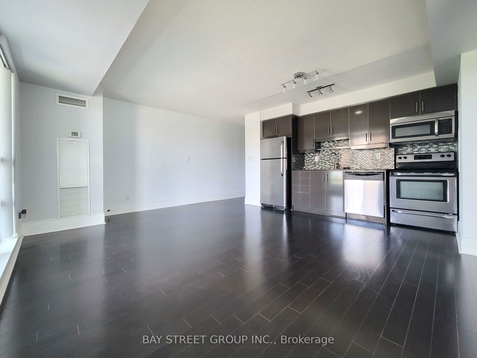 30 Herons Hill Way, unit 801 for rent