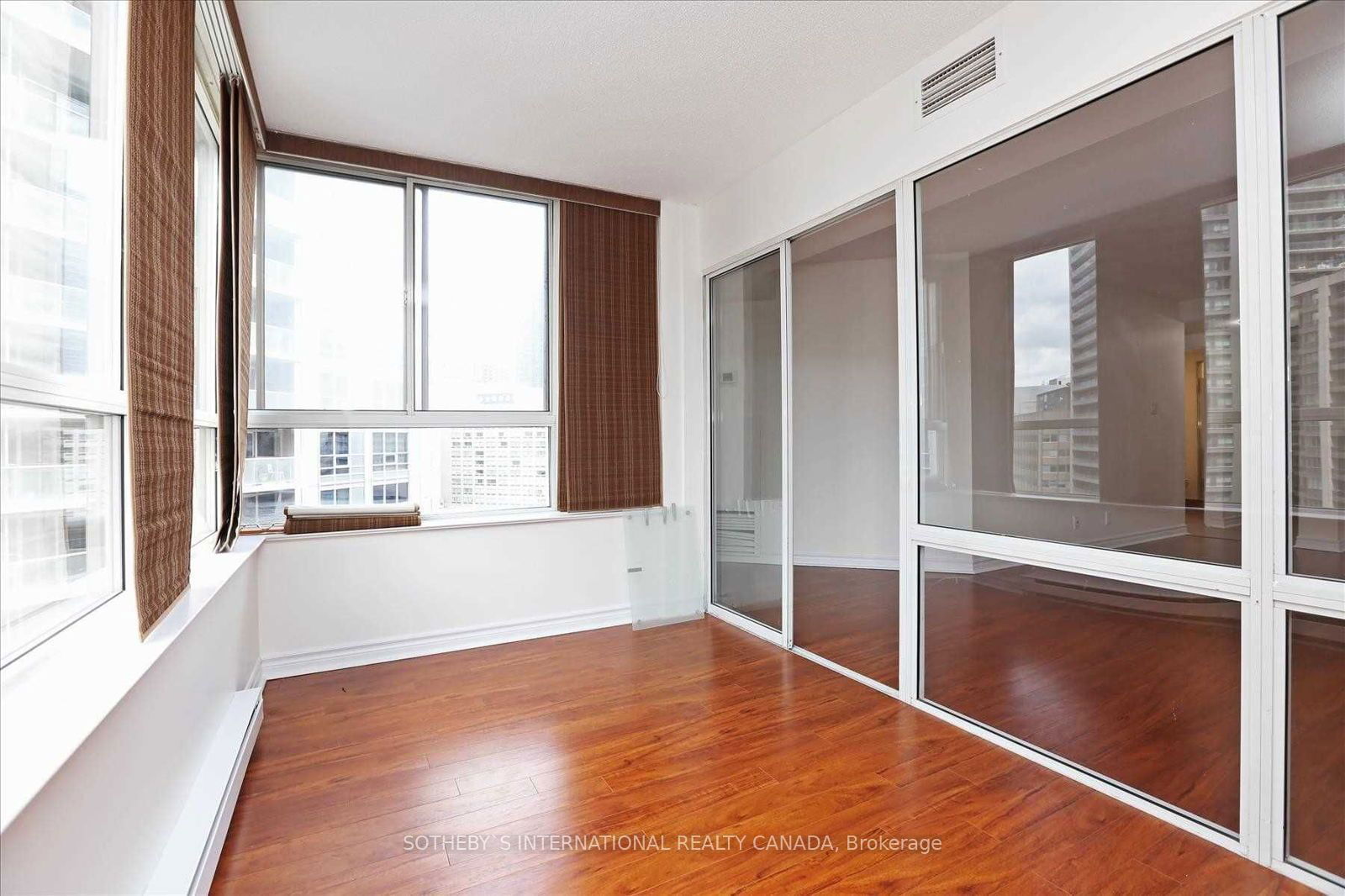 717 Bay St, unit 1408 for rent - image #16