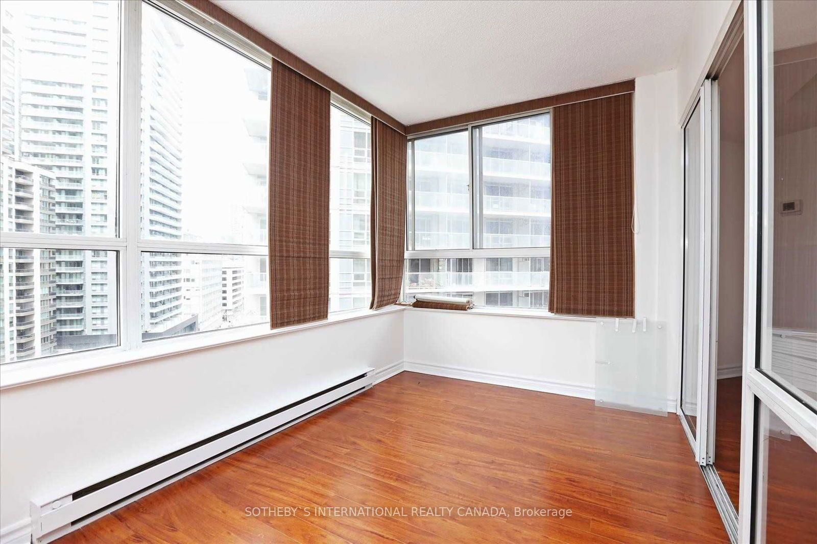 717 Bay St, unit 1408 for rent - image #17