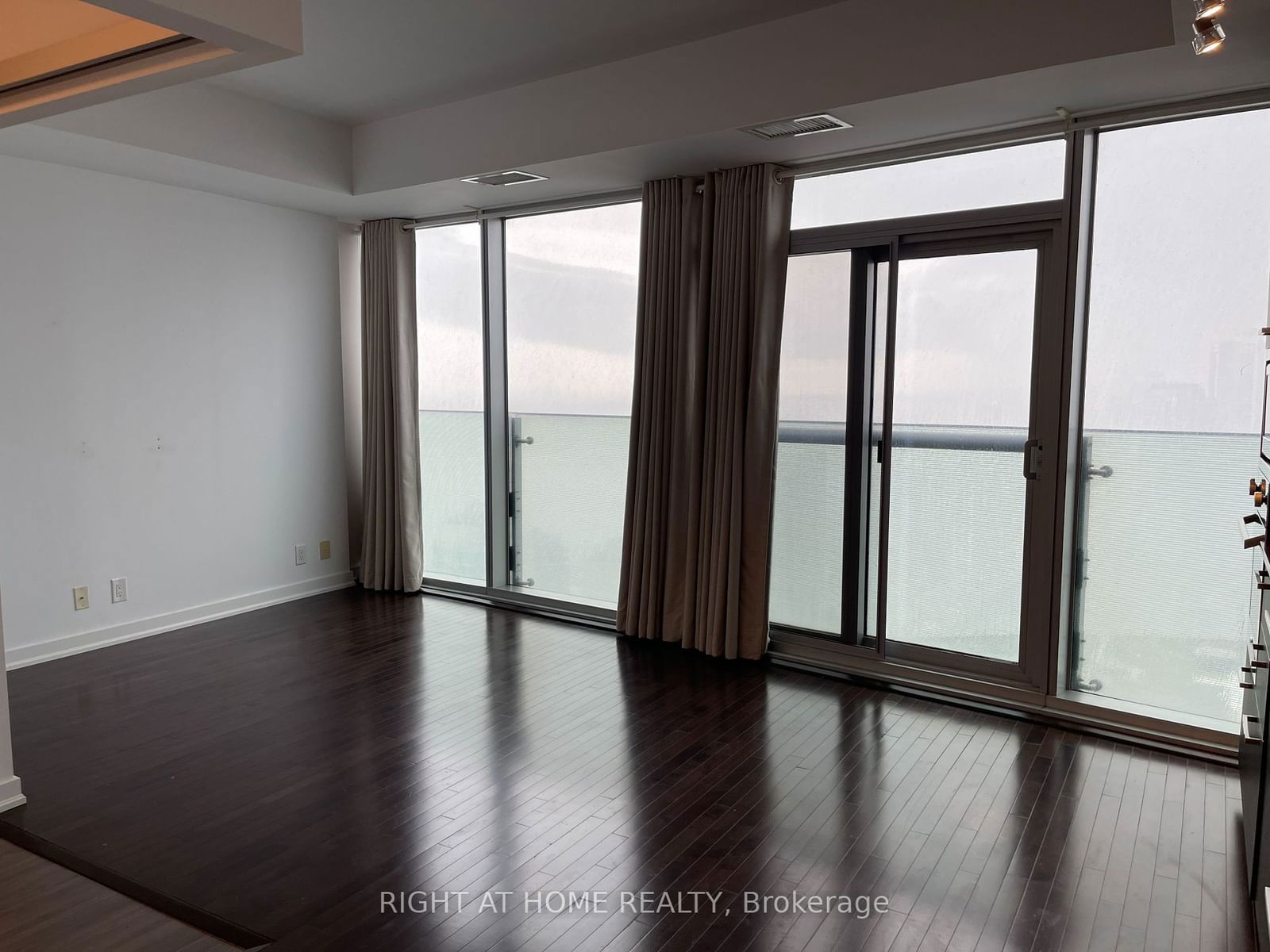 12 York St, unit 3606 for rent - image #14