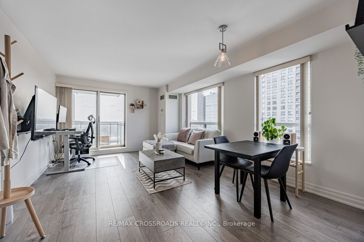 21 Hillcrest Ave, unit 2307 for sale - image #2