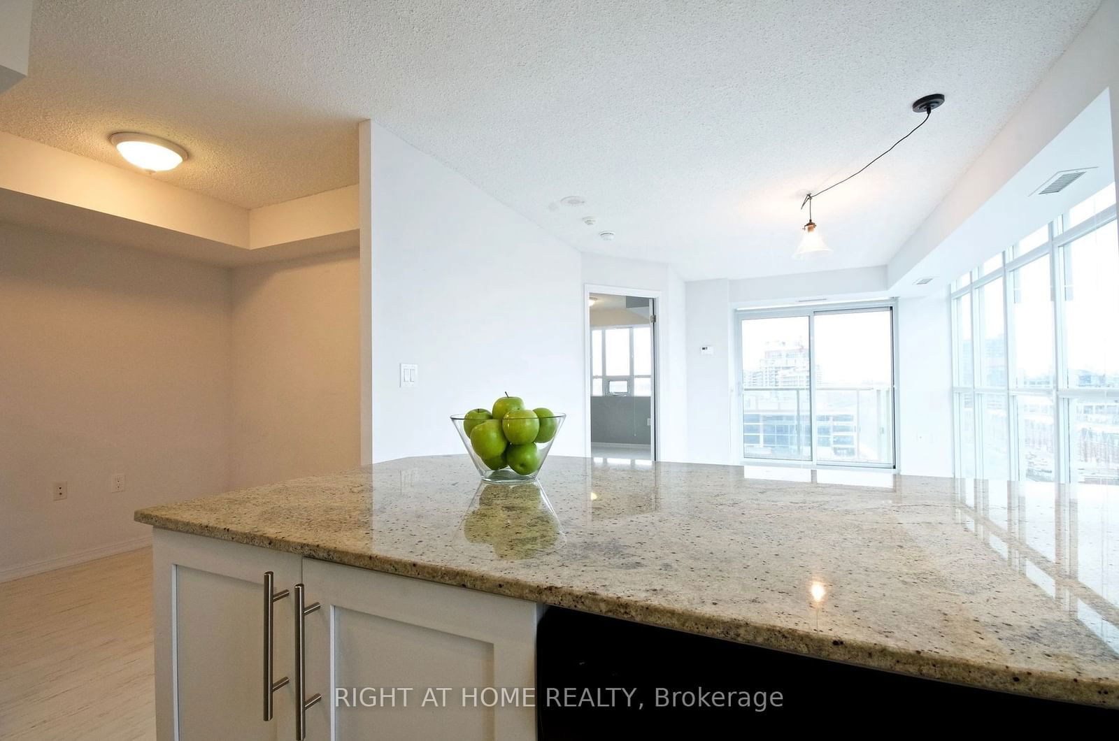 125 Western Battery Rd, unit 1115 for rent - image #6