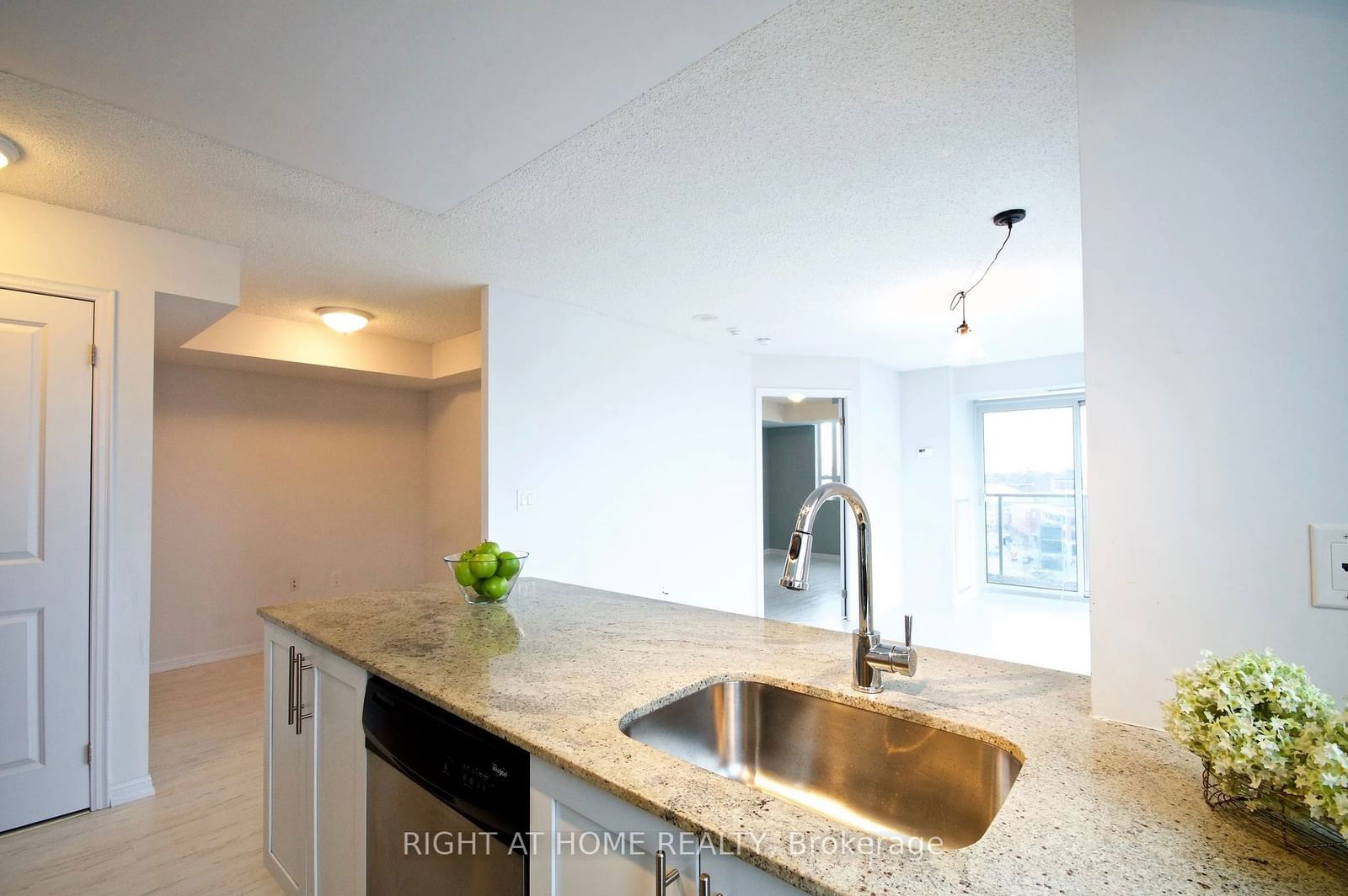 125 Western Battery Rd, unit 1115 for rent - image #7