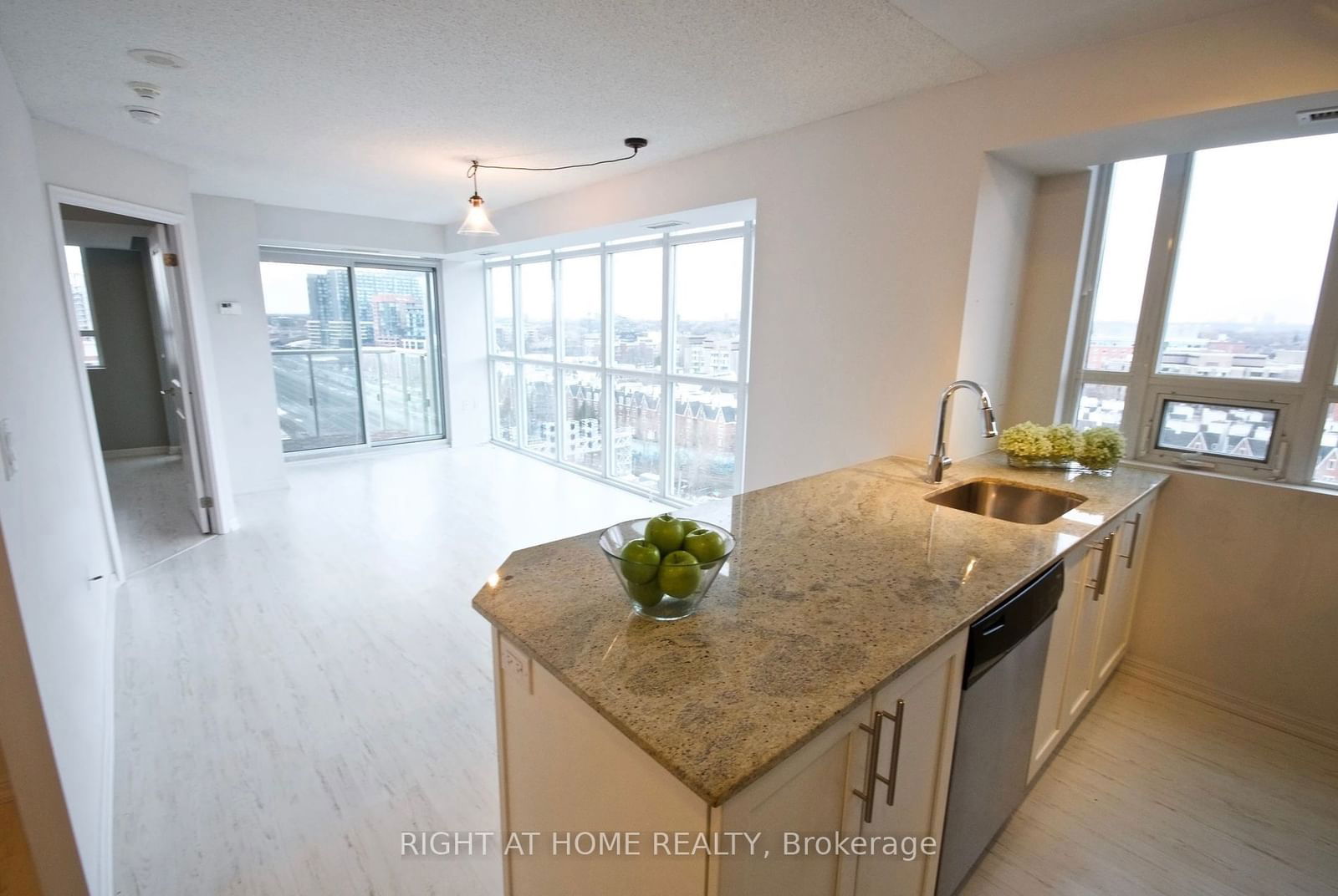 125 Western Battery Rd, unit 1115 for rent - image #8