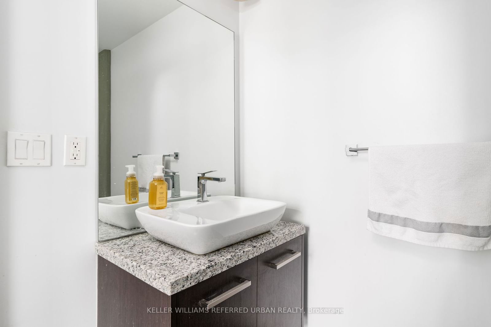 220 George St, unit 301 for sale - image #10