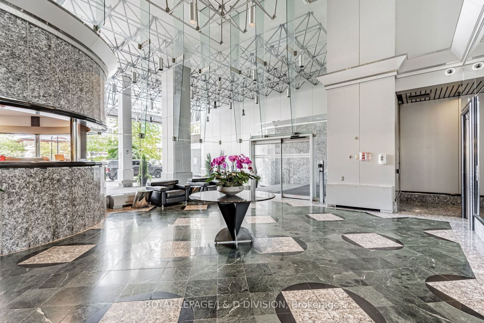 110 Bloor St W, unit 1305 for rent