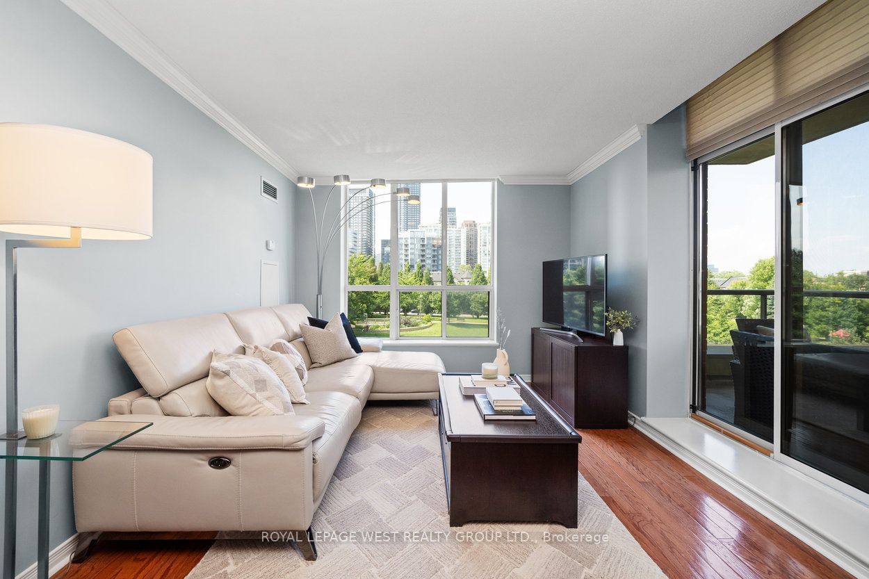 51 Harrison Garden Blvd, unit 304 for sale - image #2