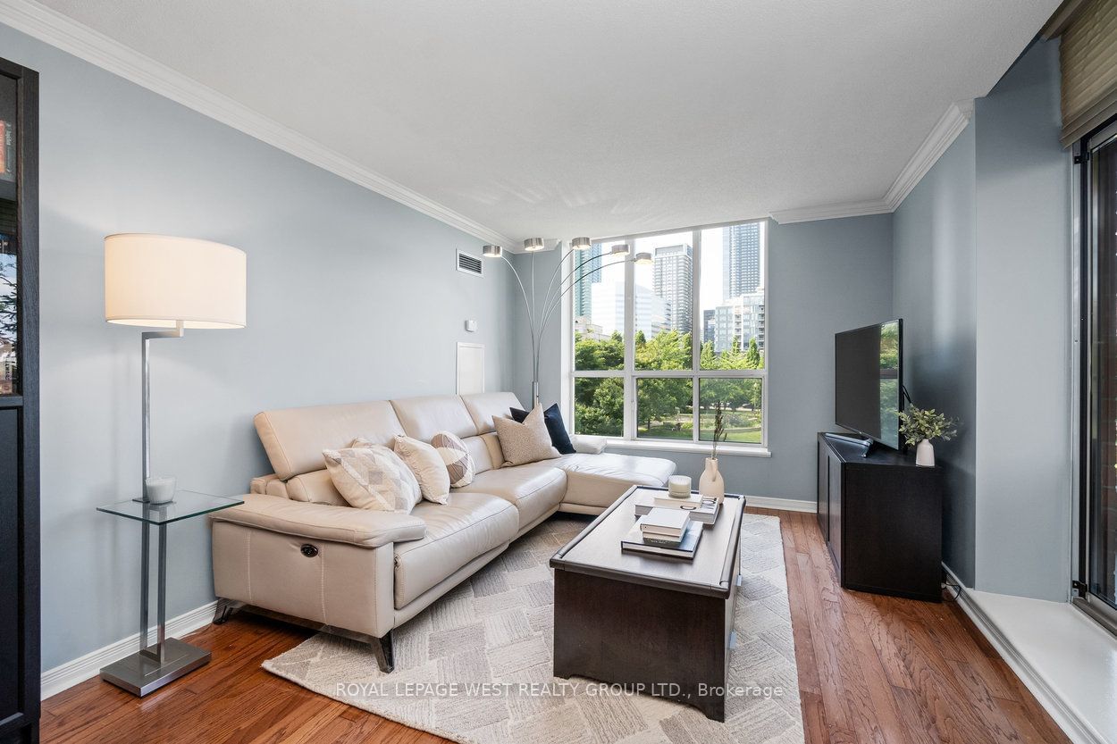 51 Harrison Garden Blvd, unit 304 for sale - image #3