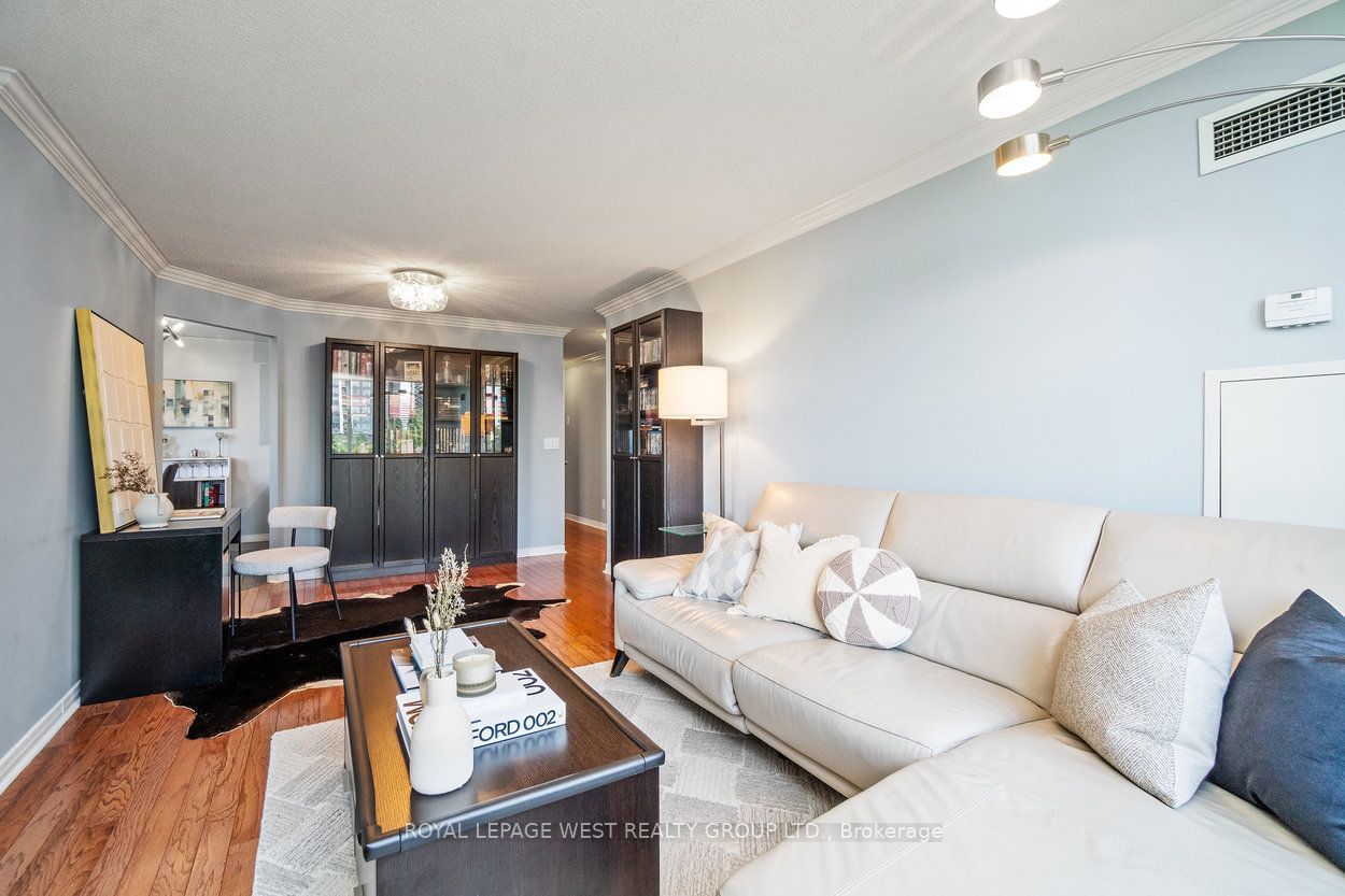 51 Harrison Garden Blvd, unit 304 for sale - image #8