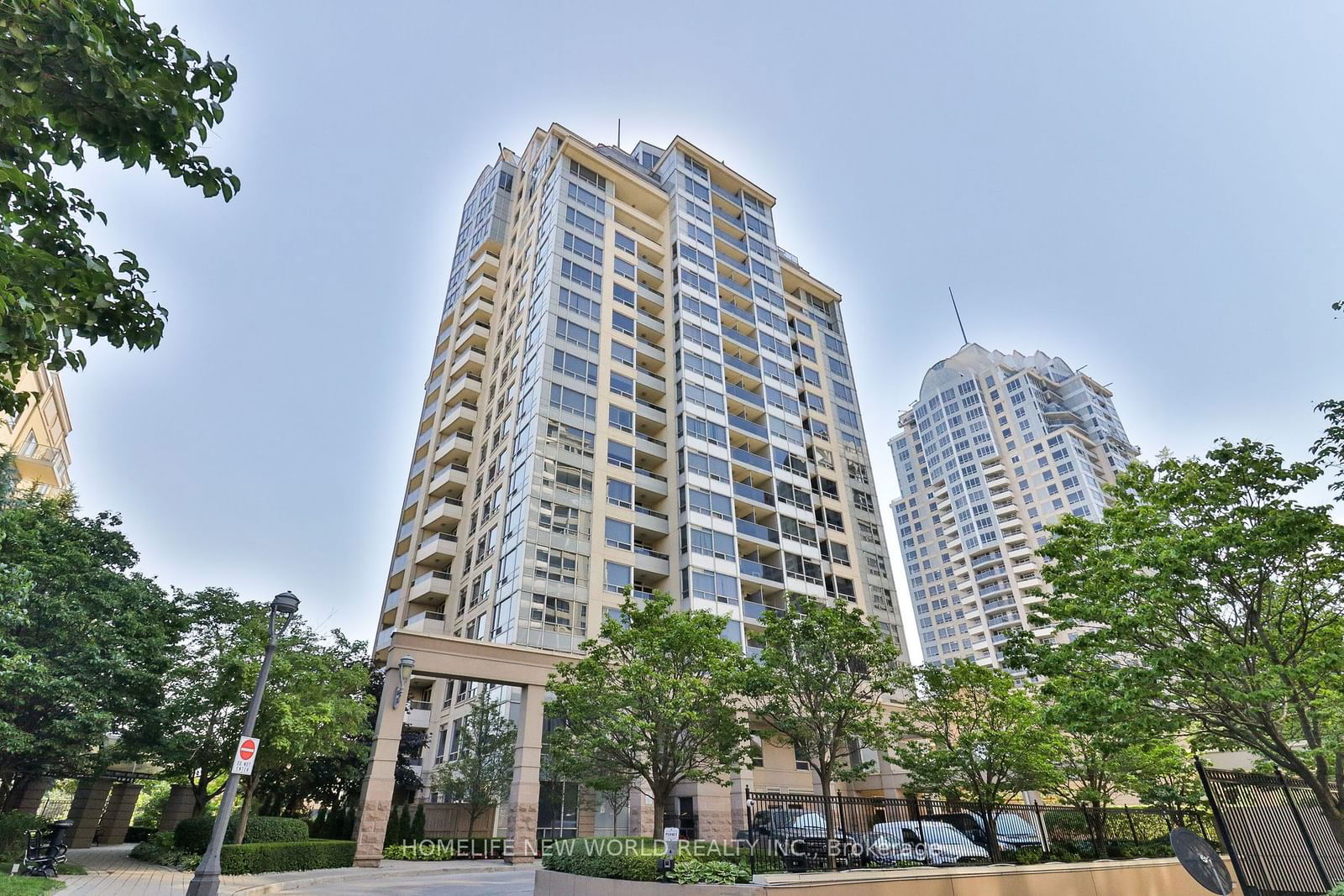 8 Rean Dr, unit 305 for sale