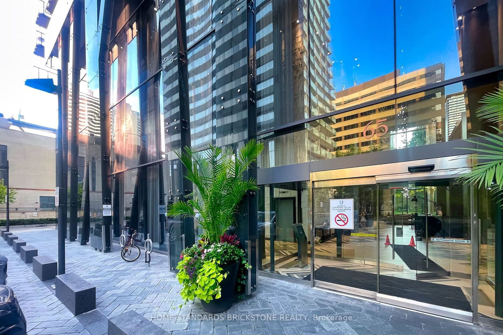 65 St Mary St, unit 1711 for sale