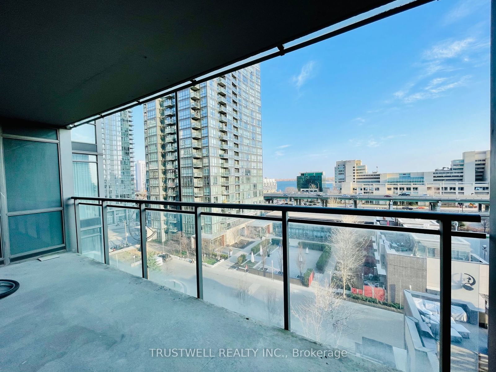 15 Fort York Blvd, unit 811 for rent