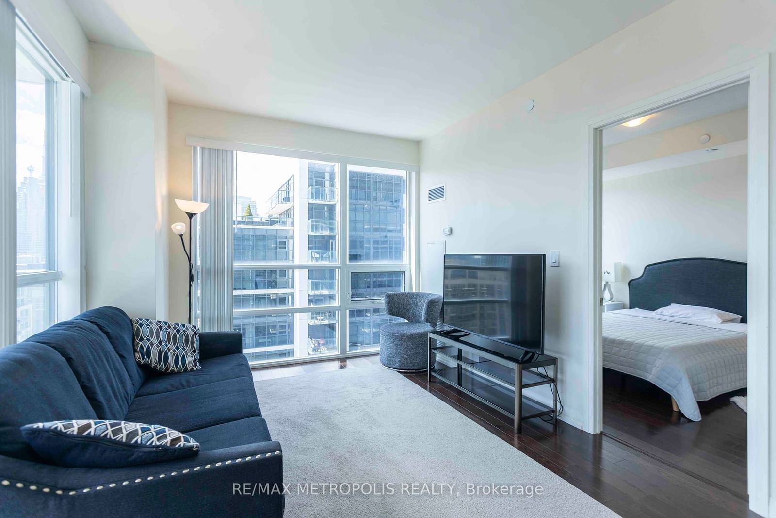 460 Adelaide St E, unit 2115 for sale - image #2