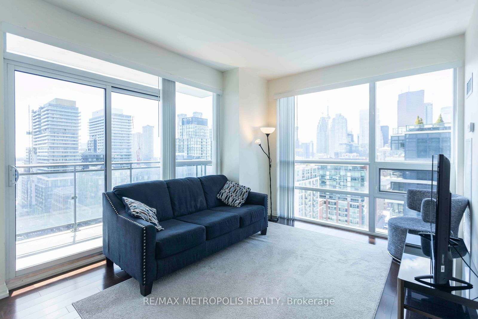 460 Adelaide St E, unit 2115 for sale - image #3