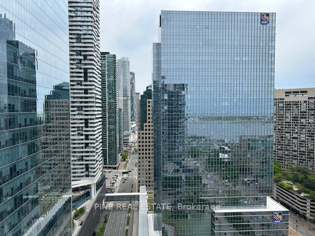 8 York St, unit 3002 for rent - image #15