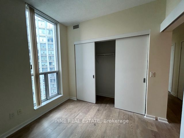 8 York St, unit 3002 for rent - image #19