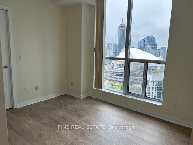 8 York St, unit 3002 for rent