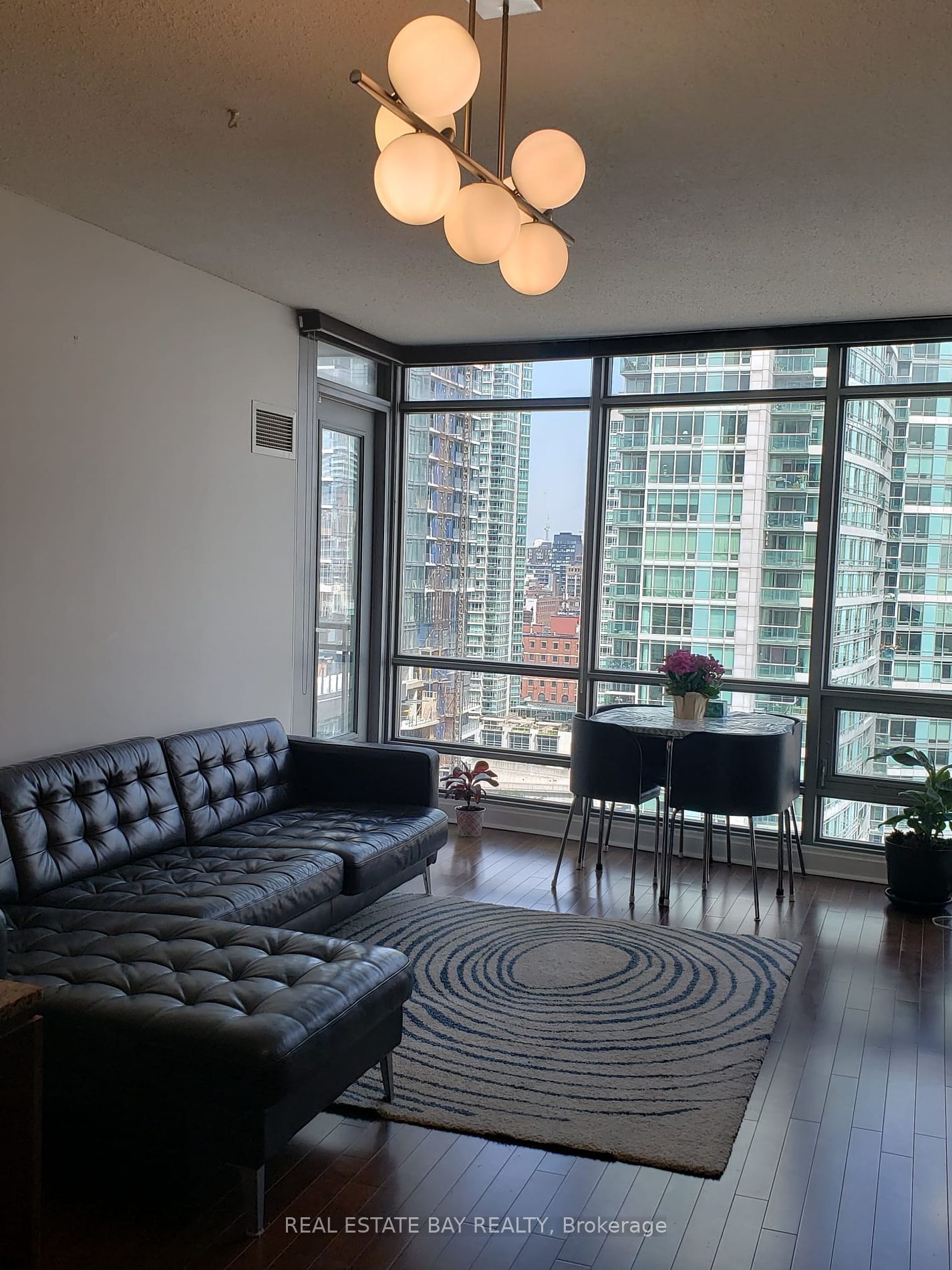 3 Navy Wharf Crt, unit 2007 for rent