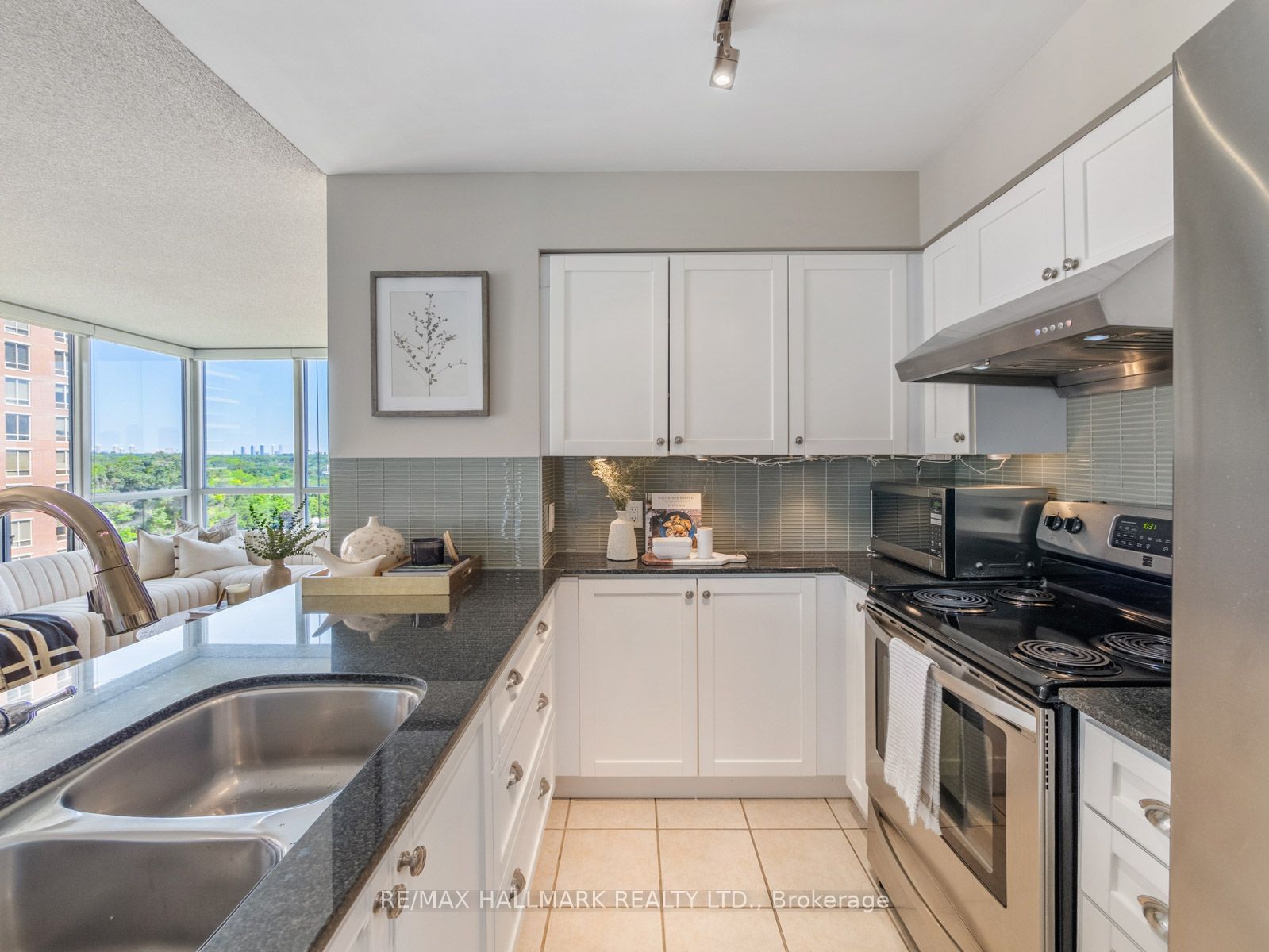 1103 Leslie St, unit 1107 for sale - image #16