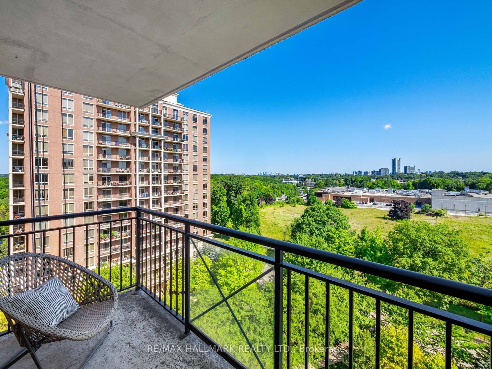 1103 Leslie St, unit 1107 for sale - image #5